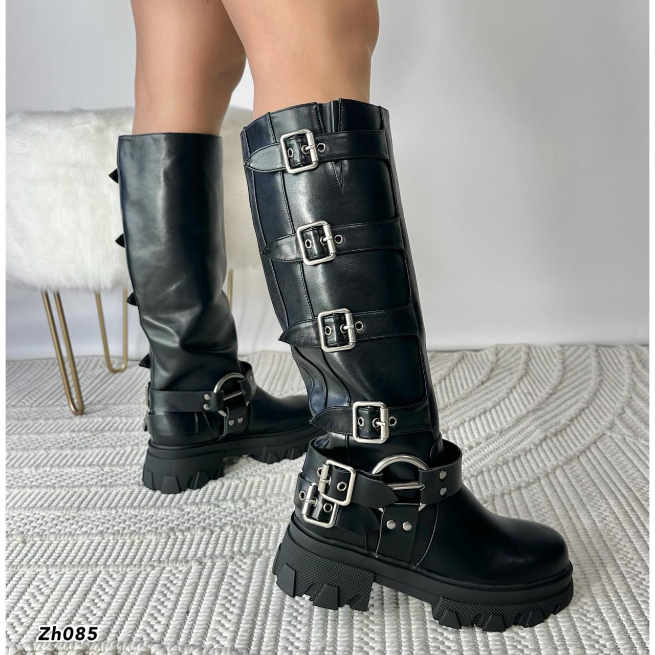 Bota caña alta negro detalle correas suela 5cm HX3109-C1130